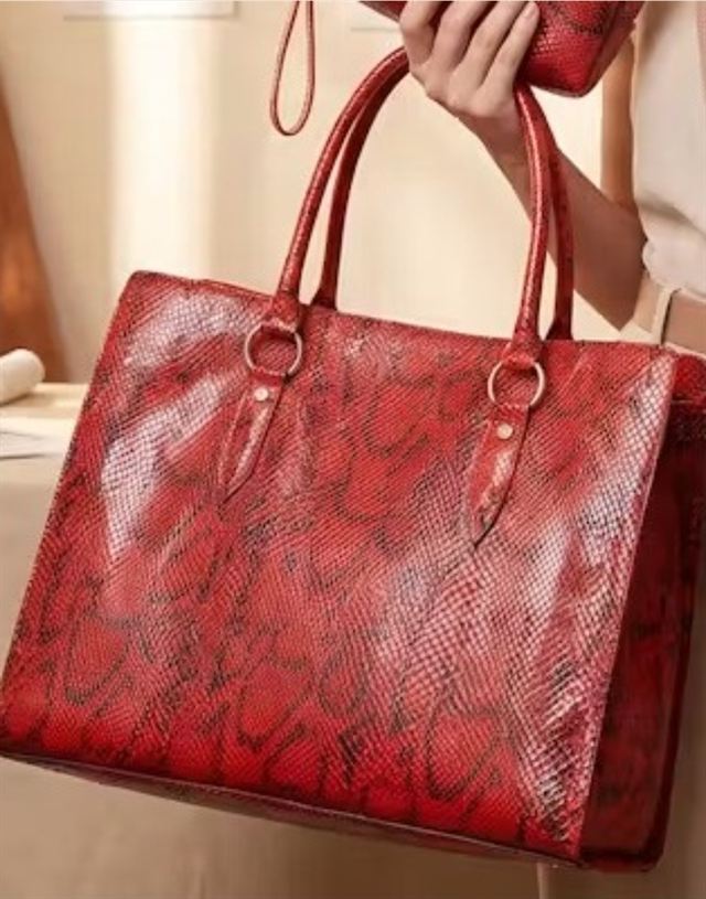 Tote Serpiente Carmín